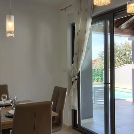 Mit Privatpool Fuer 7 Personen Ca 130 Qm In Pula, Istrien Istrische Riviera Holiday home *