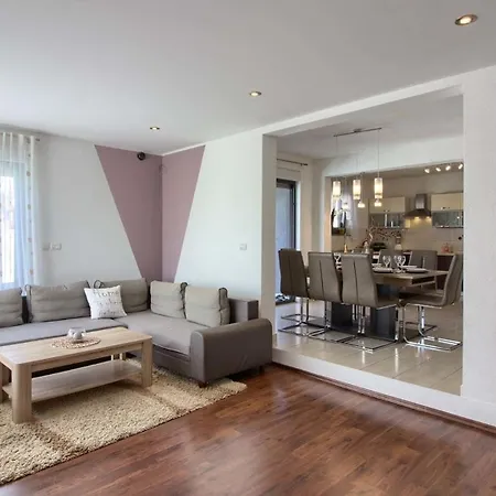 Mit Privatpool Fuer 7 Personen Ca 130 Qm In Pula, Istrien Istrische Riviera Holiday home *