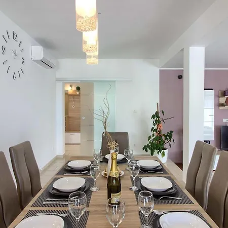 Holiday home Mit Privatpool Fuer 7 Personen Ca 130 Qm In Pula, Istrien Istrische Riviera Pula