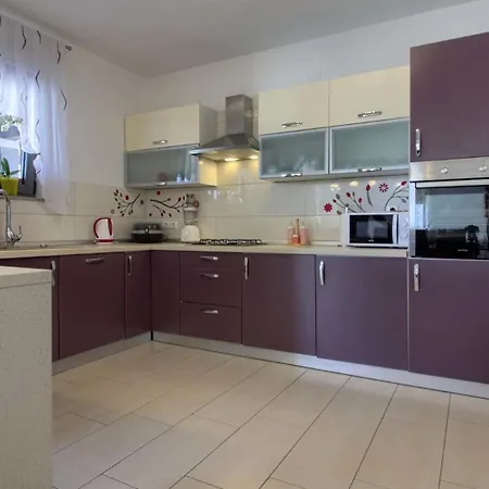 Holiday home Mit Privatpool Fuer 7 Personen Ca 130 Qm In Pula, Istrien Istrische Riviera