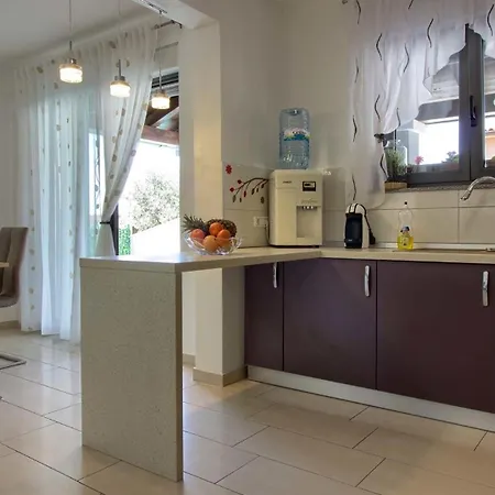 Mit Privatpool Fuer 7 Personen Ca 130 Qm In Pula, Istrien Istrische Riviera Holiday home Pula