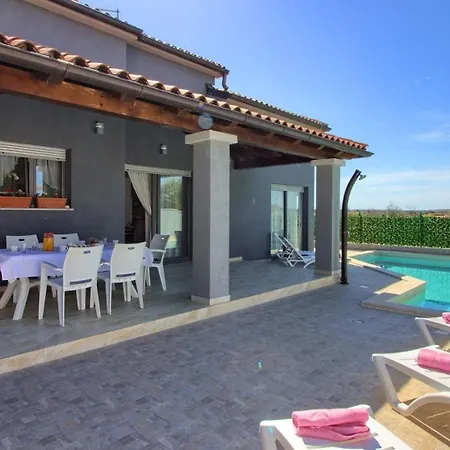 Mit Privatpool Fuer 7 Personen Ca 130 Qm In Pula, Istrien Istrische Riviera Holiday home *