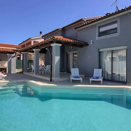 Holiday home Mit Privatpool Fuer 7 Personen Ca 130 Qm In Pula, Istrien Istrische Riviera Pula