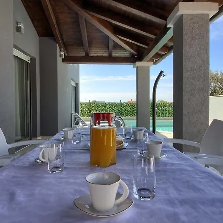 Holiday home Mit Privatpool Fuer 7 Personen Ca 130 Qm In Pula, Istrien Istrische Riviera